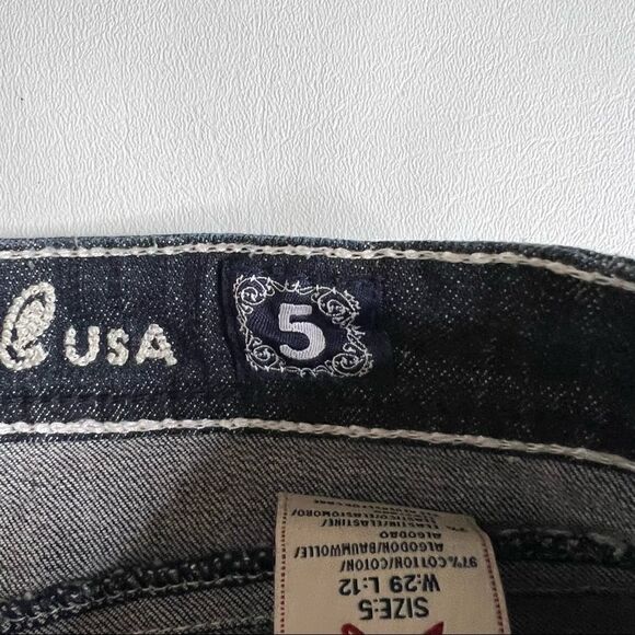 LA Idol USA | Blingy Bermuda Low Rise Denim Shorts - Picture 6 of 7